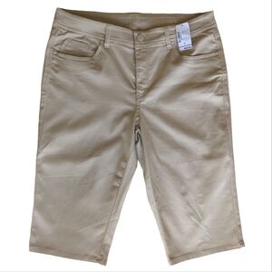 NWT Christopher & Banks Stretchy Capri Pants 10 Cream Tan